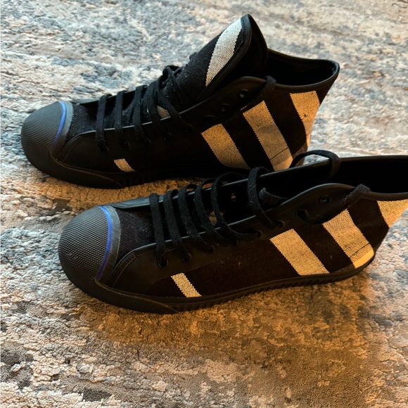 Burberry - Picture 2 of 5